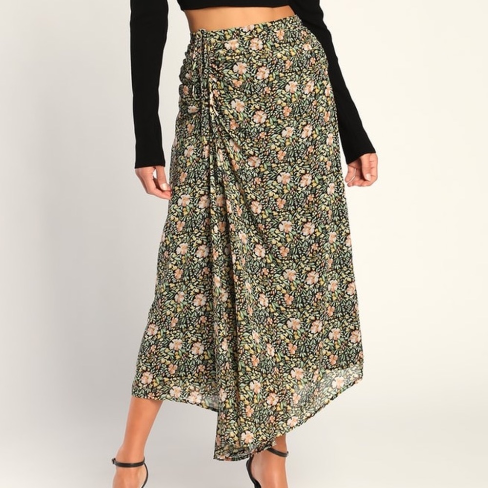 Lulus ruched floral skirt size small